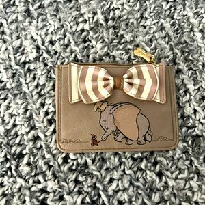 Dumbo card holder